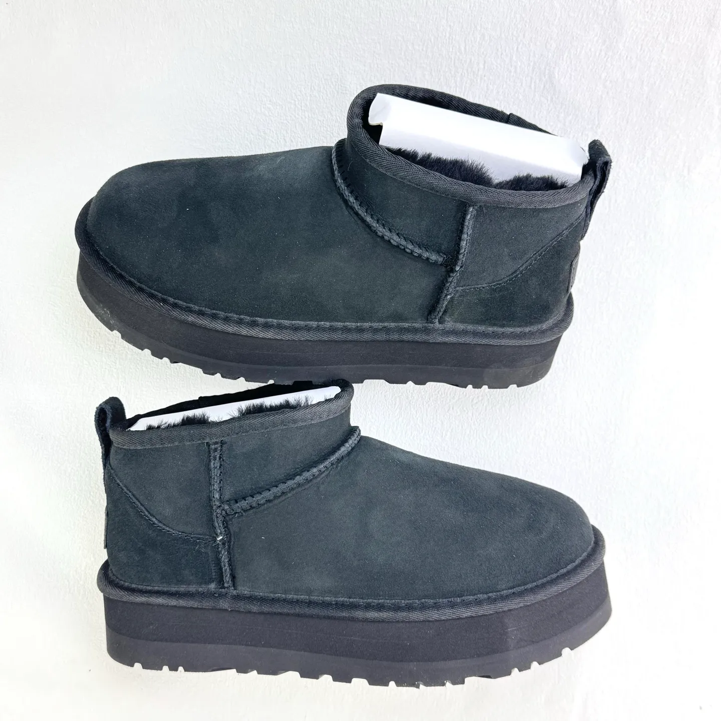 Self-pickup 💰440 Zhou Dongyu mini three-centimeter series snow boots/maroon gray black antelope brown carefully selected Longfeng sheep fur, fine texture, skin-friendly and breathable. The shoe collar is designed with simple tailoring. Easy to put on and take off. Fashionable personality. Comfortable Treadlite by ugg light wing EVA outsole. Comfortable cushioning. Size: 35 36 37 38 39 40